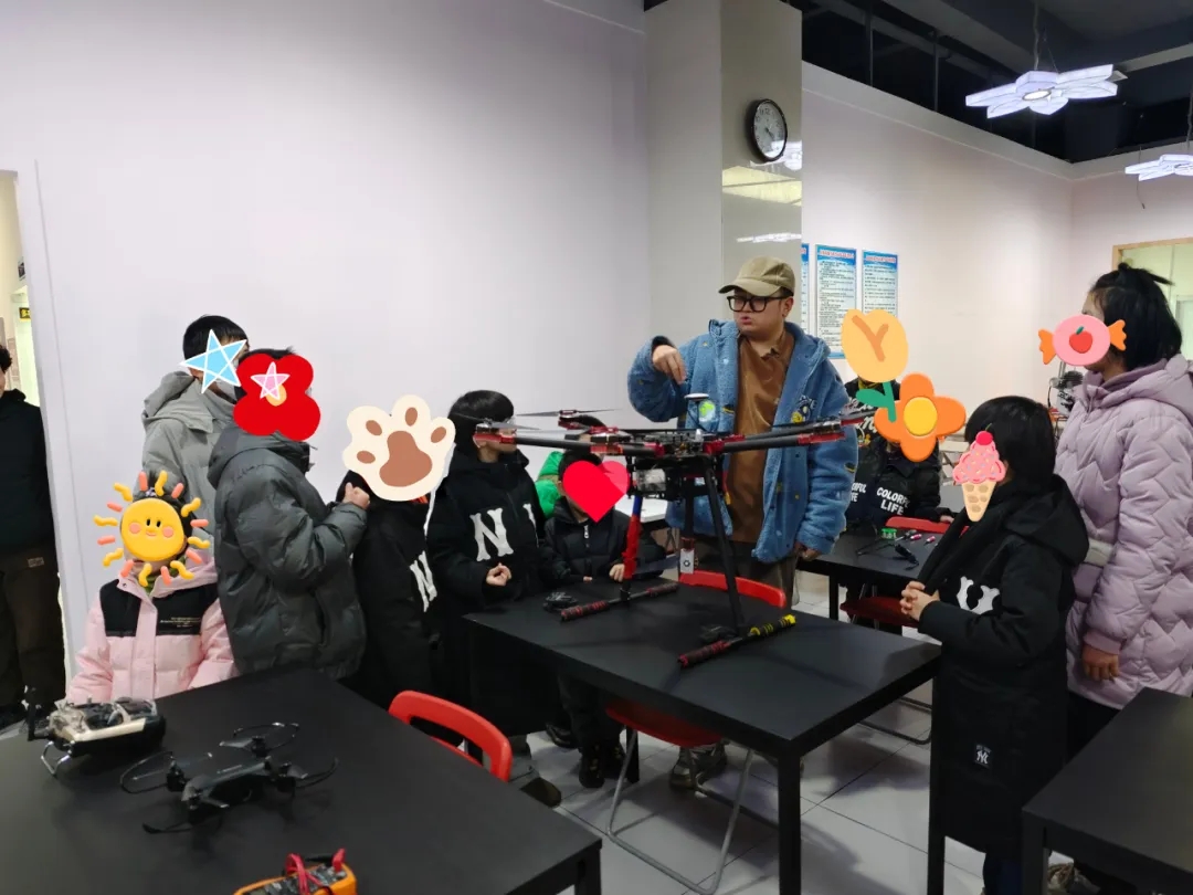 冬日暖阳 筑梦启航 尊时凯龙人生就博职校携手兰州手牵手志愿者心理帮扶团开展志愿服务活动